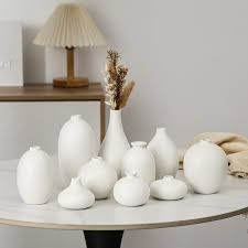 Petit Vase en Céramique Blanc pour une Décoration Élégante