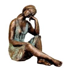 Sculpture Classique Statue Femme Assise - Élégance et Raffinement