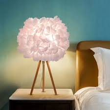 Lampe de Chevet Abat Jour Triangulaire pour une Décoration Élégante