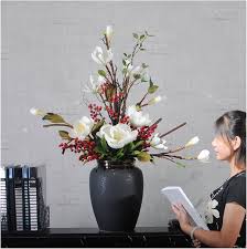 Compositions Décoratives de Fleurs Artificielles pour une Ambiance Élégante