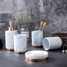 Accessoires Élégants pour une Salle de Bain Parfaite